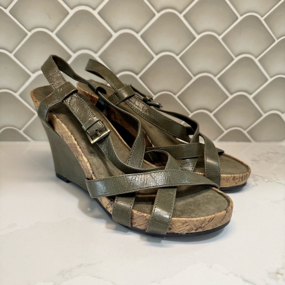 *NWOT* Aerosoles Olive Green and Cork Wedge Sandals